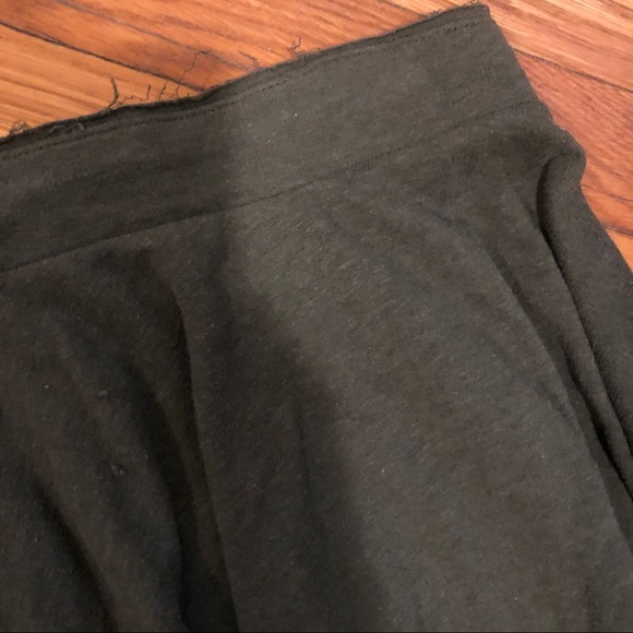 Green skirt - Picture 3 of 4